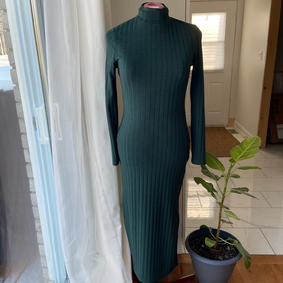 Green Ribbed Fitted Mock Neck Long Sleeve Maternity Maxi Dress - Picture 1 of 4